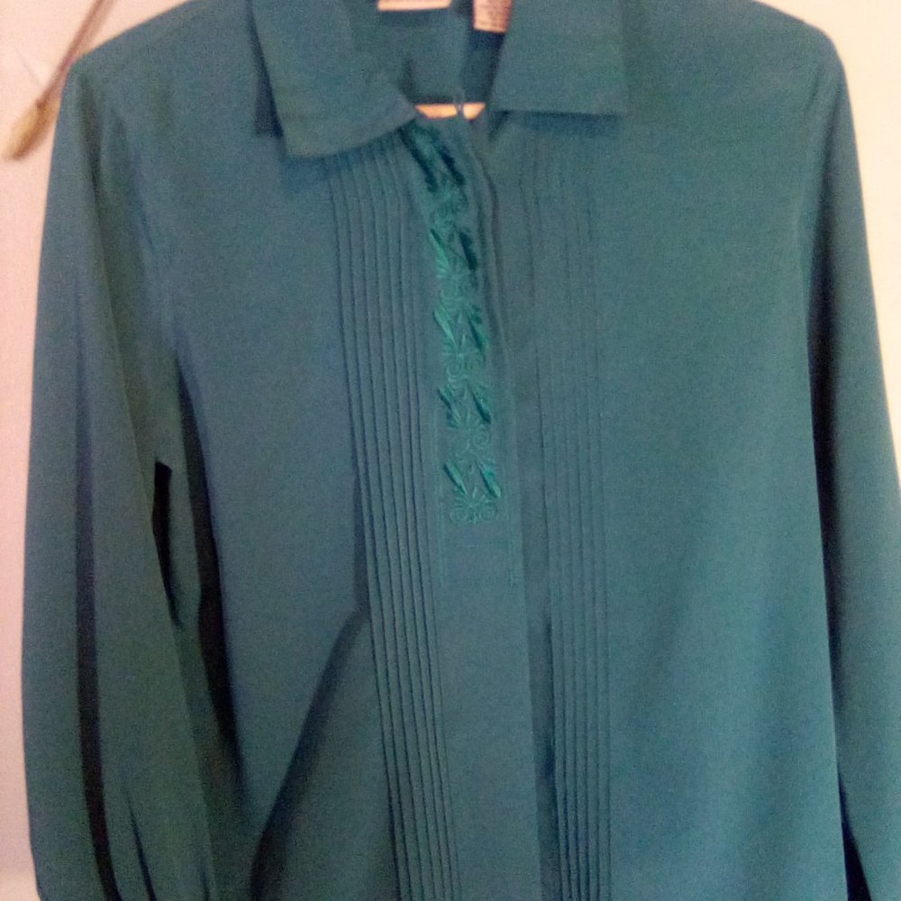 Beautiful Emerald Green Just for Petites Blouse